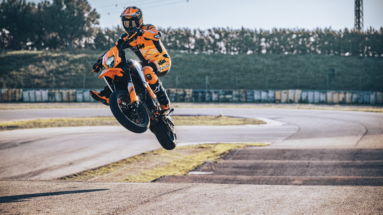 Jumping on the KTM 390 SMC R